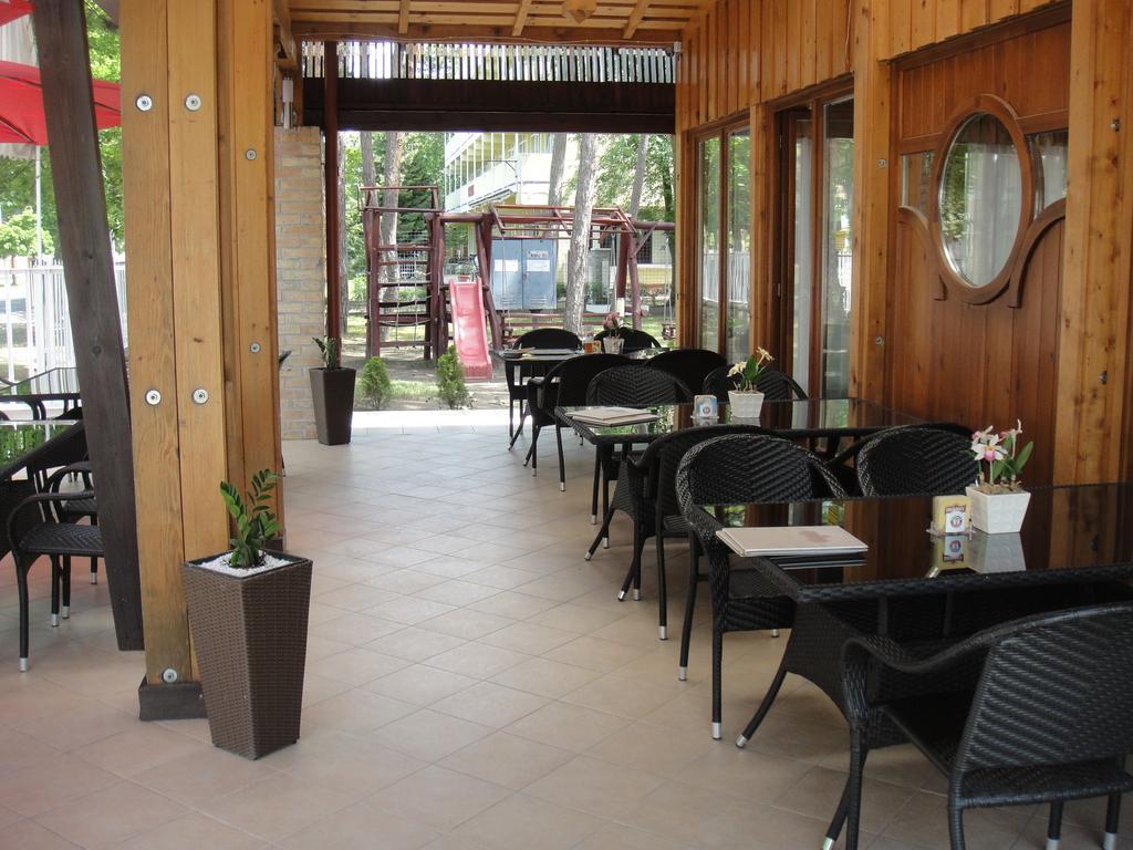 Hotel Korona Siofok Exterior photo